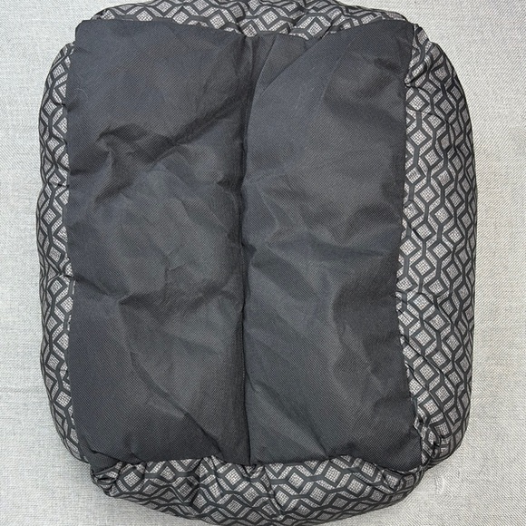 Stylish Gray Pet Small Bed with Geometric Design - Picture 4 of 13